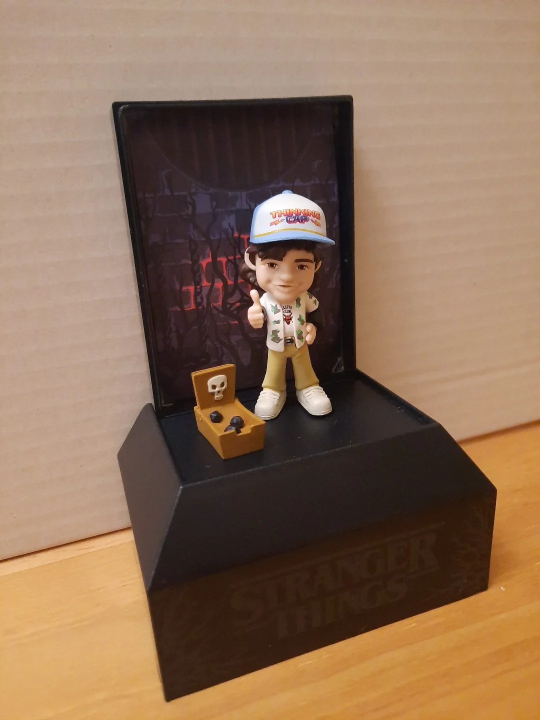 A Dustin Henderson + Skull Basket Stranger Things Capsule Opened To Photograph., изображение 3