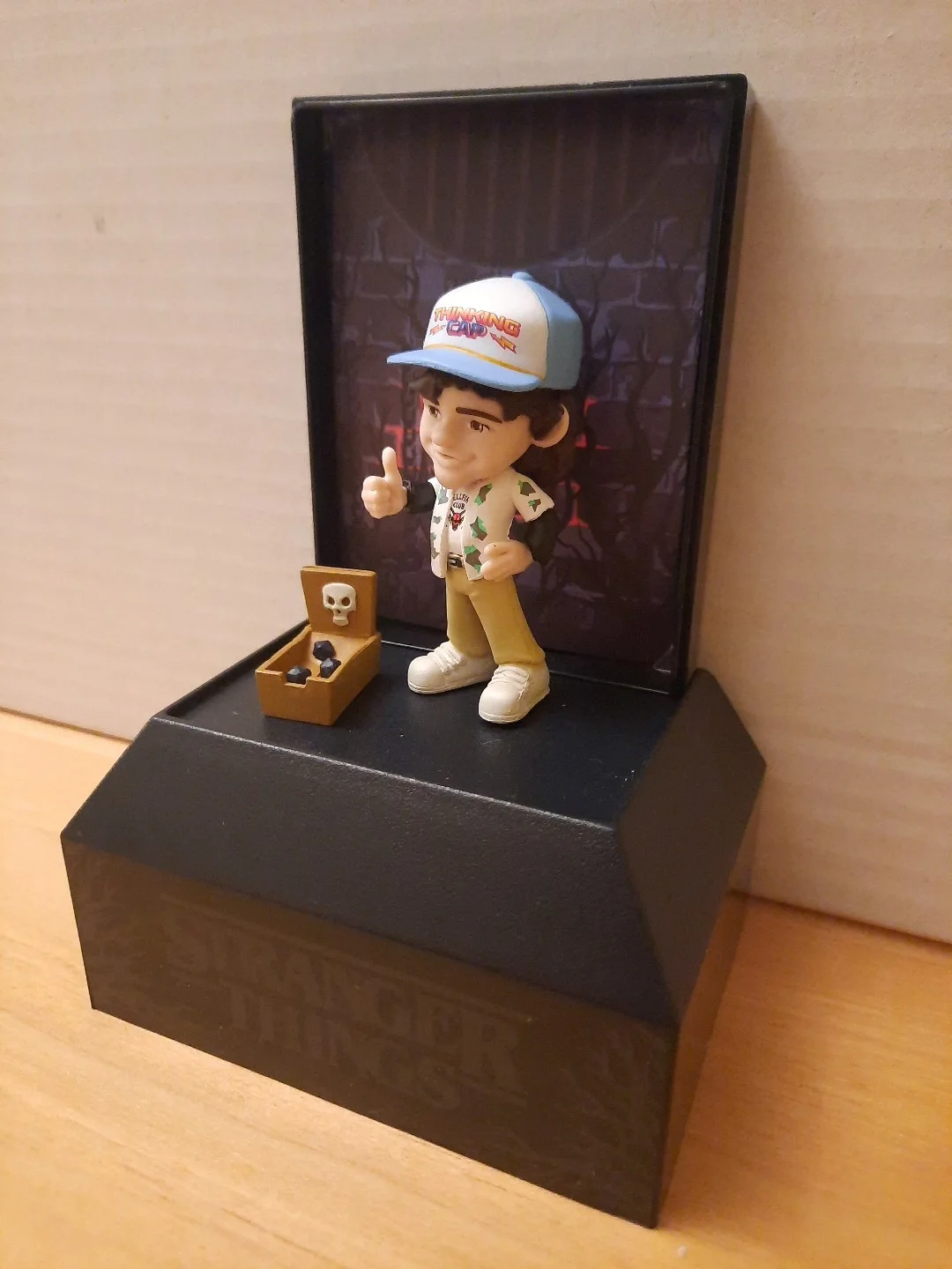 A Dustin Henderson + Skull Basket Stranger Things Capsule Opened To Photograph., изображение 4