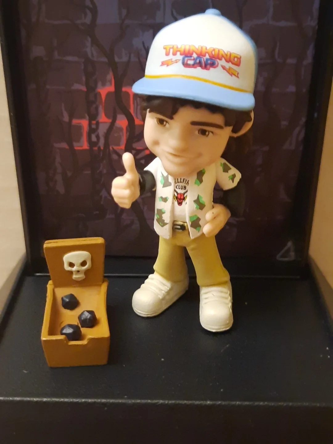 A Dustin Henderson + Skull Basket Stranger Things Capsule Opened To Photograph., изображение 5