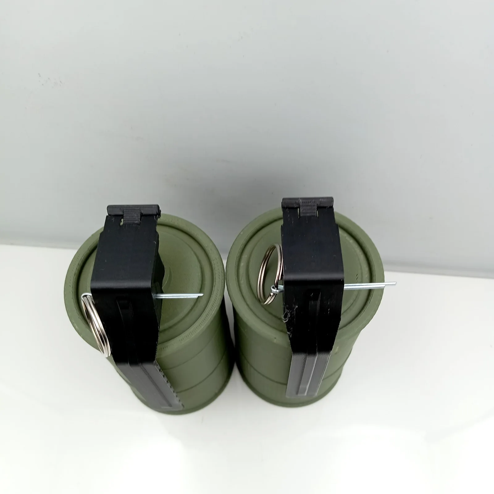 M18 Smoke Grenade 3D Printed x 2 - Replica Desk Ornament Cosplay Props, изображение 4