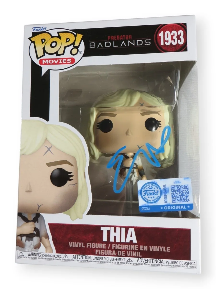Elle Fanning — Elle Fanning Signed Autographed Funko POP! Predator: Badlands Thia BAS BU96882