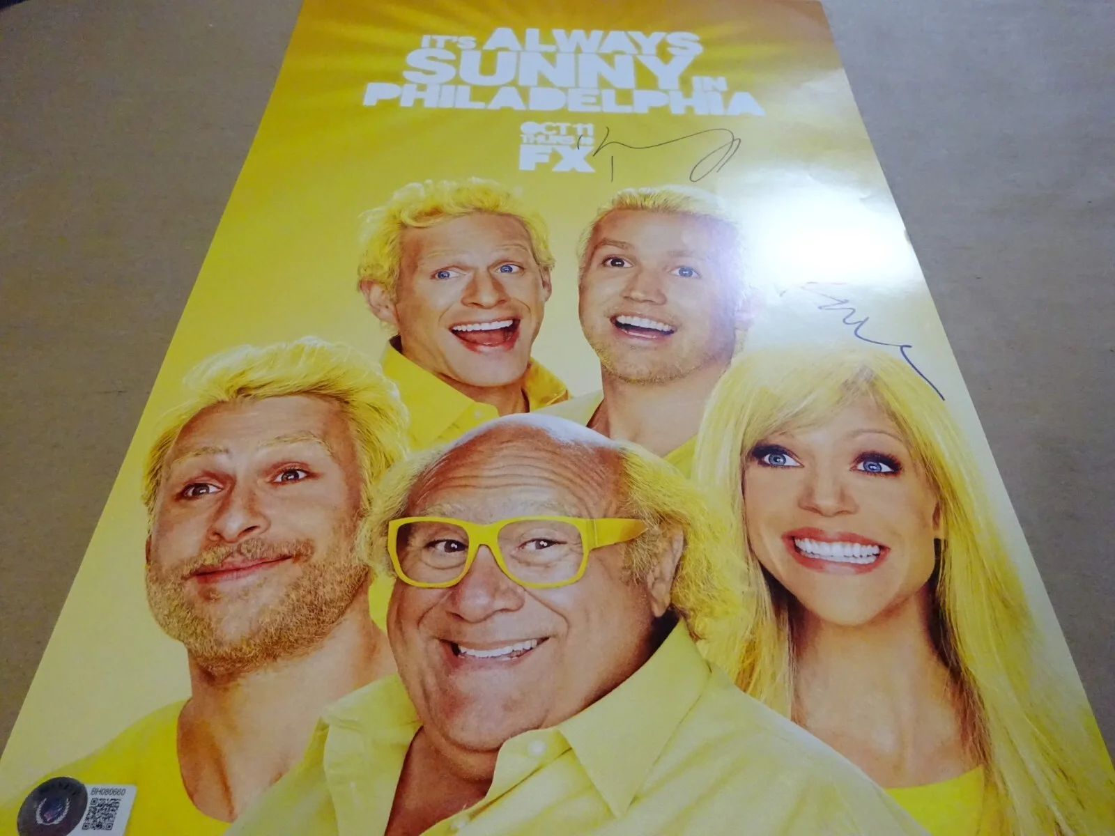 Rob McElhenney, Kaitlin Olson — It's Always Sunny in Philadelphia 11x17 Photo Signed by McElhenney Olson BAS COA, image 2