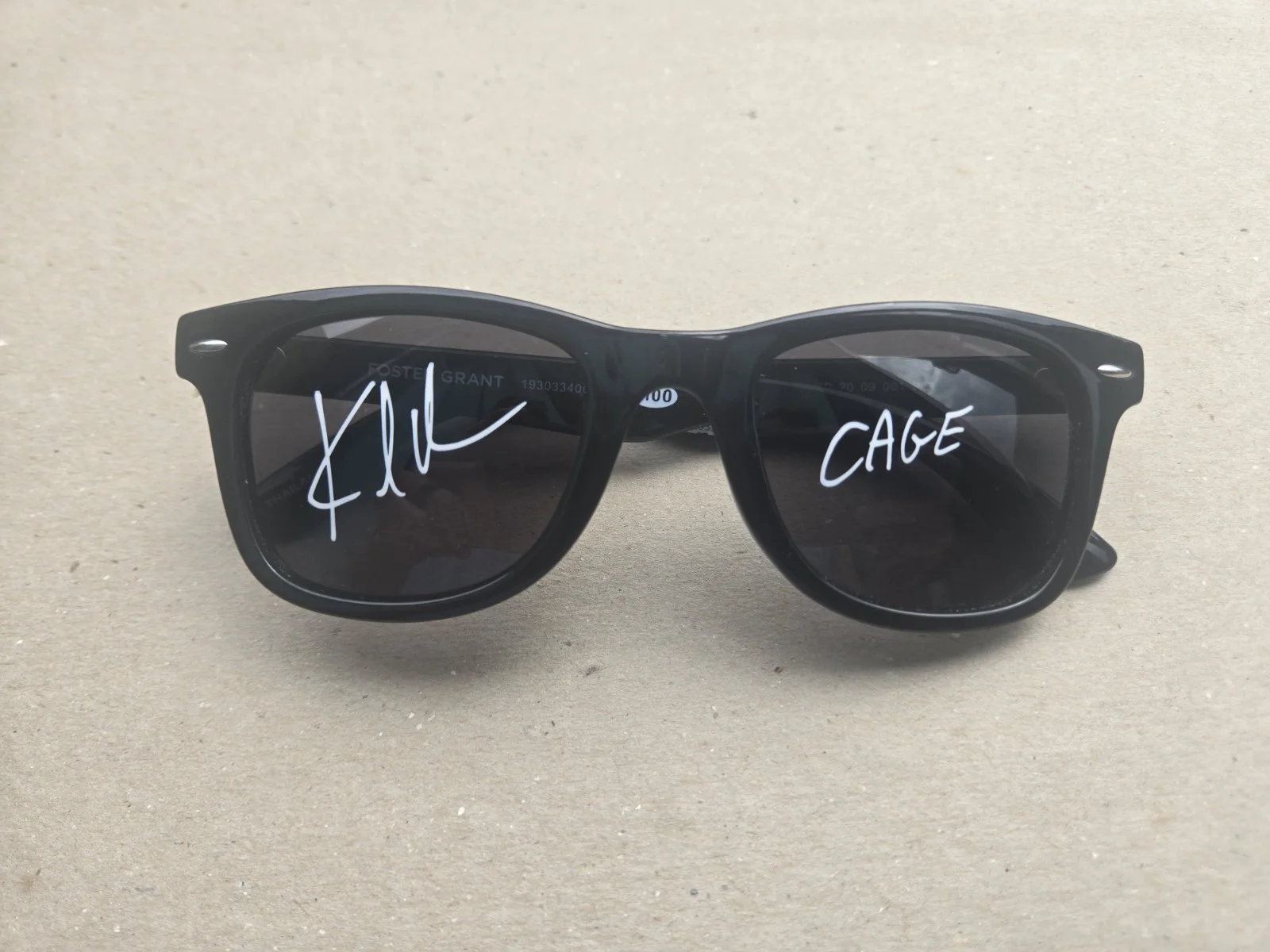 Karl Urban — Karl Urban SIGNED Johnny Cage Mortal Kombat 2 Replica GLASSES! JSA COA