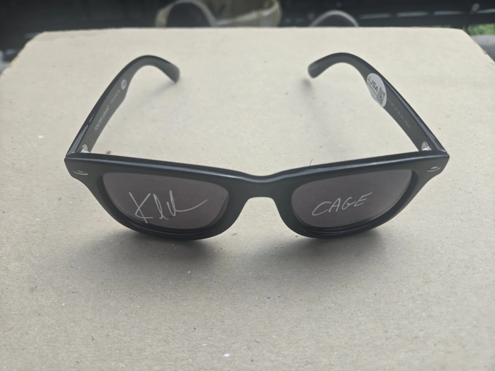 Karl Urban — Karl Urban SIGNED Johnny Cage Mortal Kombat 2 Replica GLASSES! JSA COA, изображение 3
