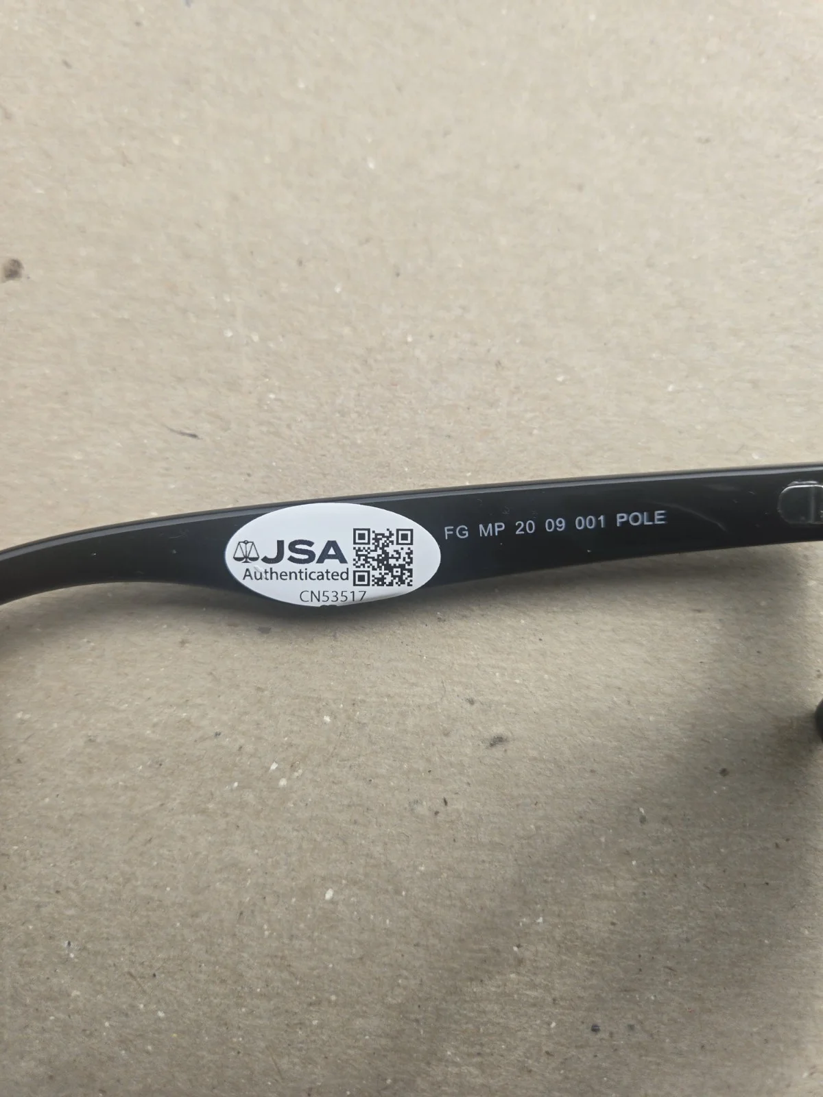 Karl Urban — Karl Urban SIGNED Johnny Cage Mortal Kombat 2 Replica GLASSES! JSA COA, изображение 4