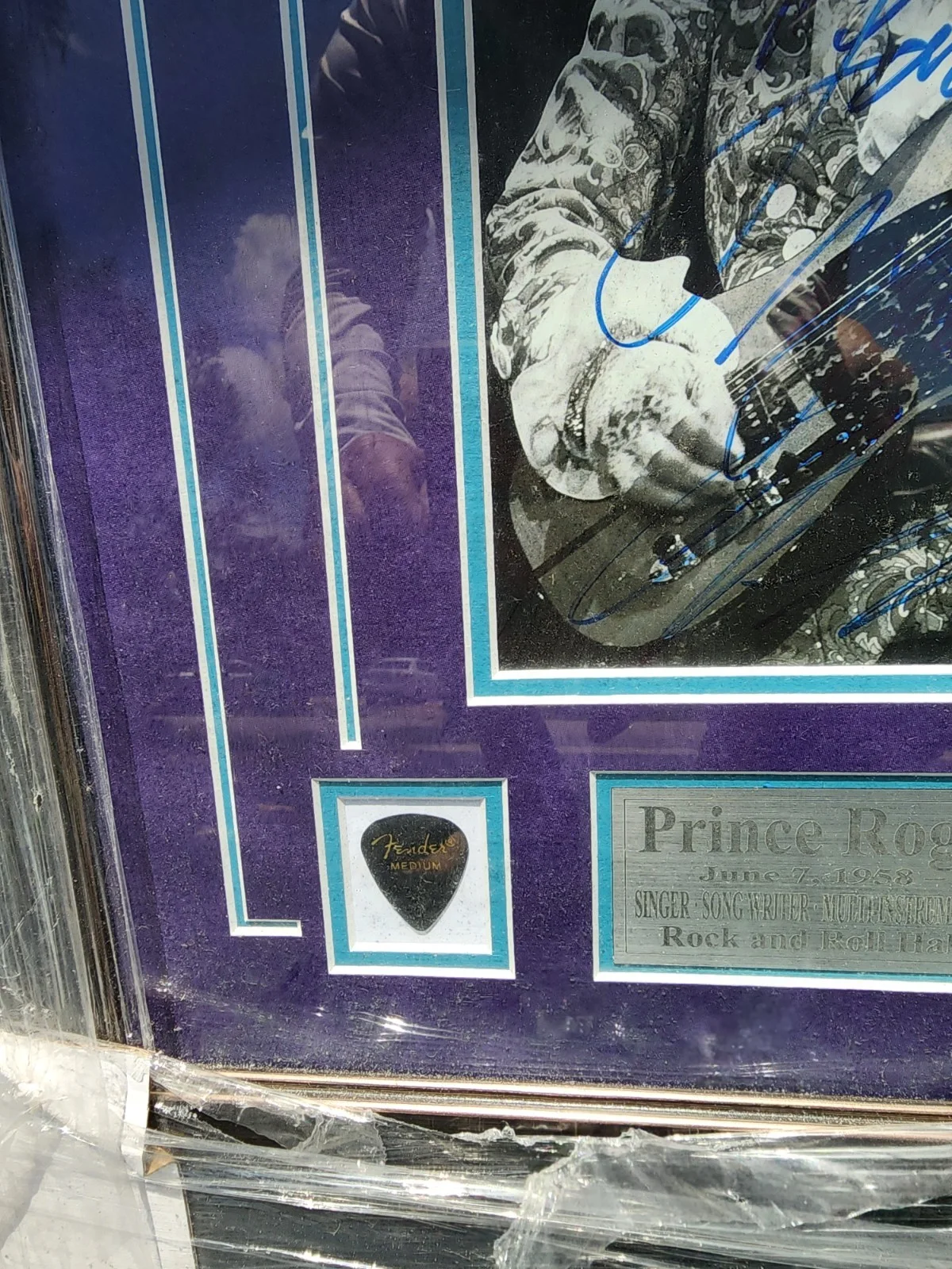 Prince signed eight by ten color photo, image 2