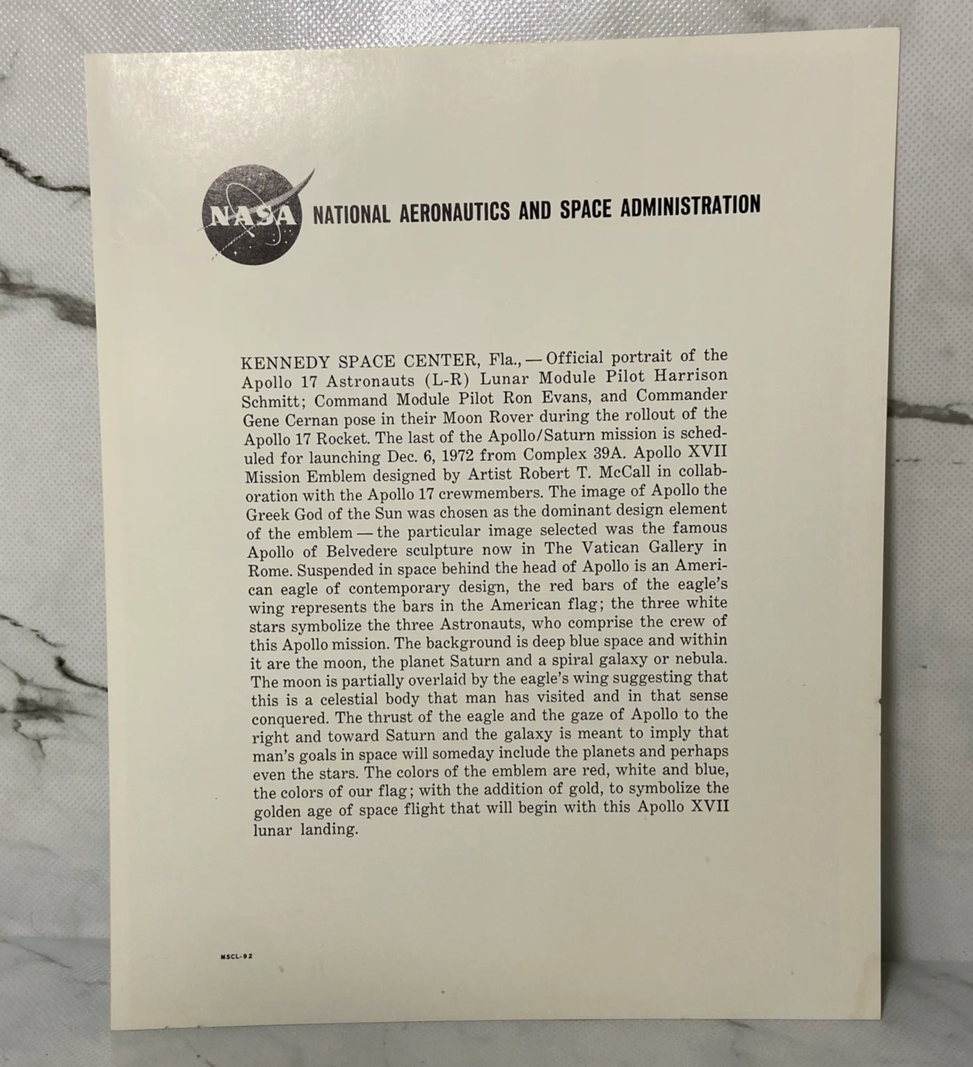EUGENE CERNAN — Eugene A. Cernan Autographed Official NASA Astronaut Portrait Apollo 17, изображение 2