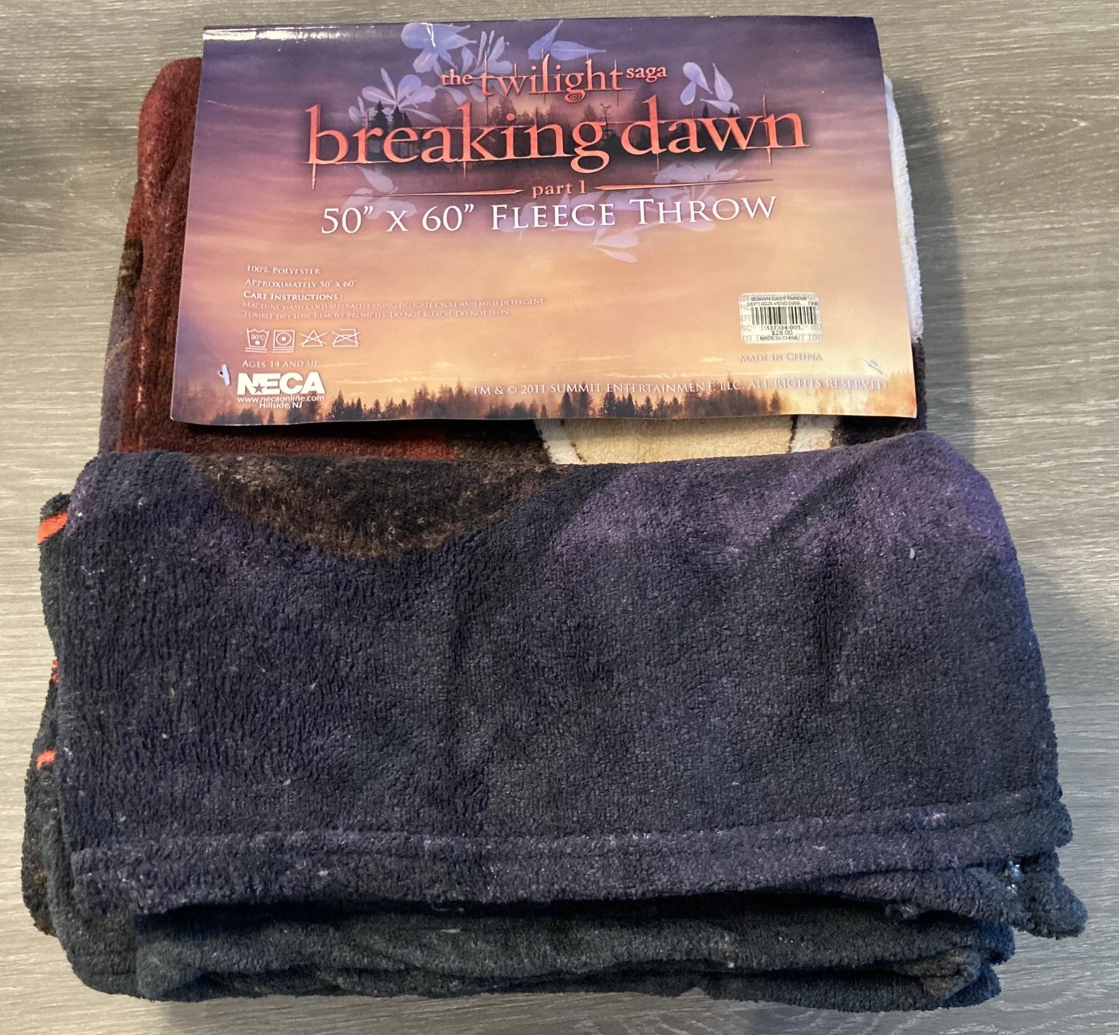 The Twilight Saga ~ Breaking Dawn Part 1 ~ 50” X 60” Fleece Throw ~ New With Tag, image 2