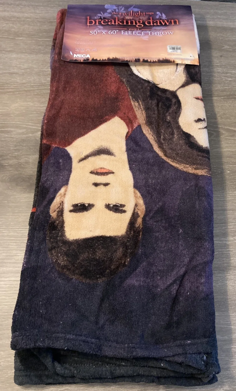 The Twilight Saga ~ Breaking Dawn Part 1 ~ 50” X 60” Fleece Throw ~ New With Tag, image 4