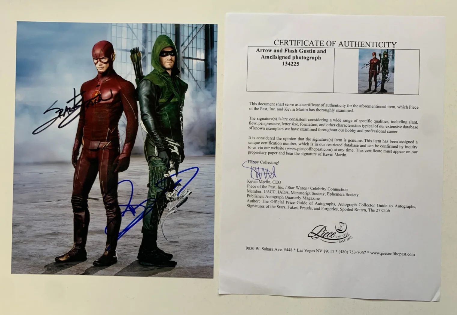 Stephen Amell, Grant Gustin — STEPHEN AMELL "Arrow" & GRANT GUSTIN "Flash" signed photo, with COA, 8x10, изображение 2