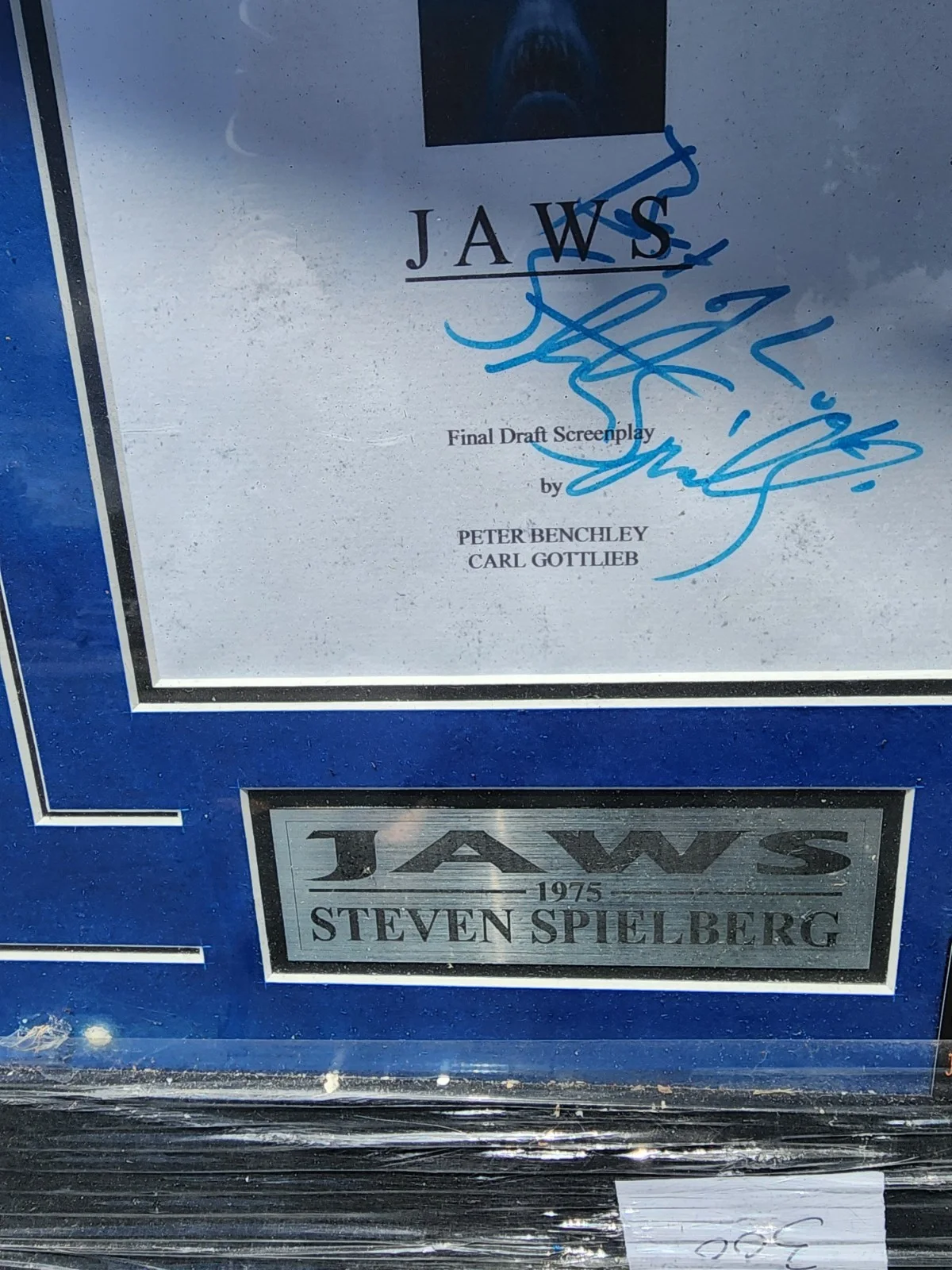 Stephen spielberg signed jaws script cover in deluxe frame, image 3