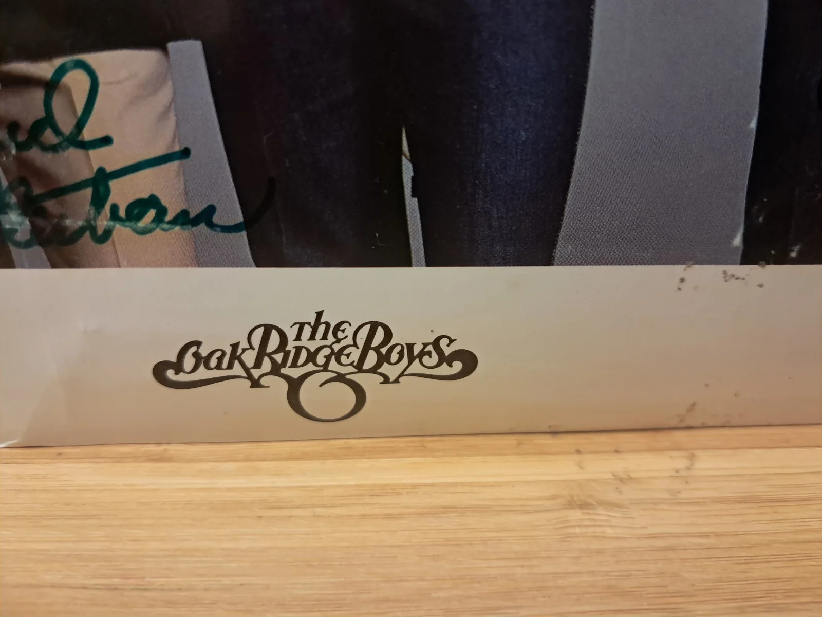 Oak Ridge Boys Signed Original Photograph – Autographed Music Memorabilia, image 2