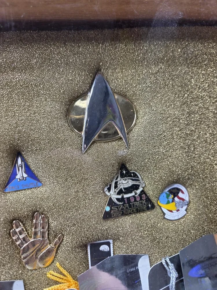 STAR TREK MEMORIABLIA (P13020307), image 3