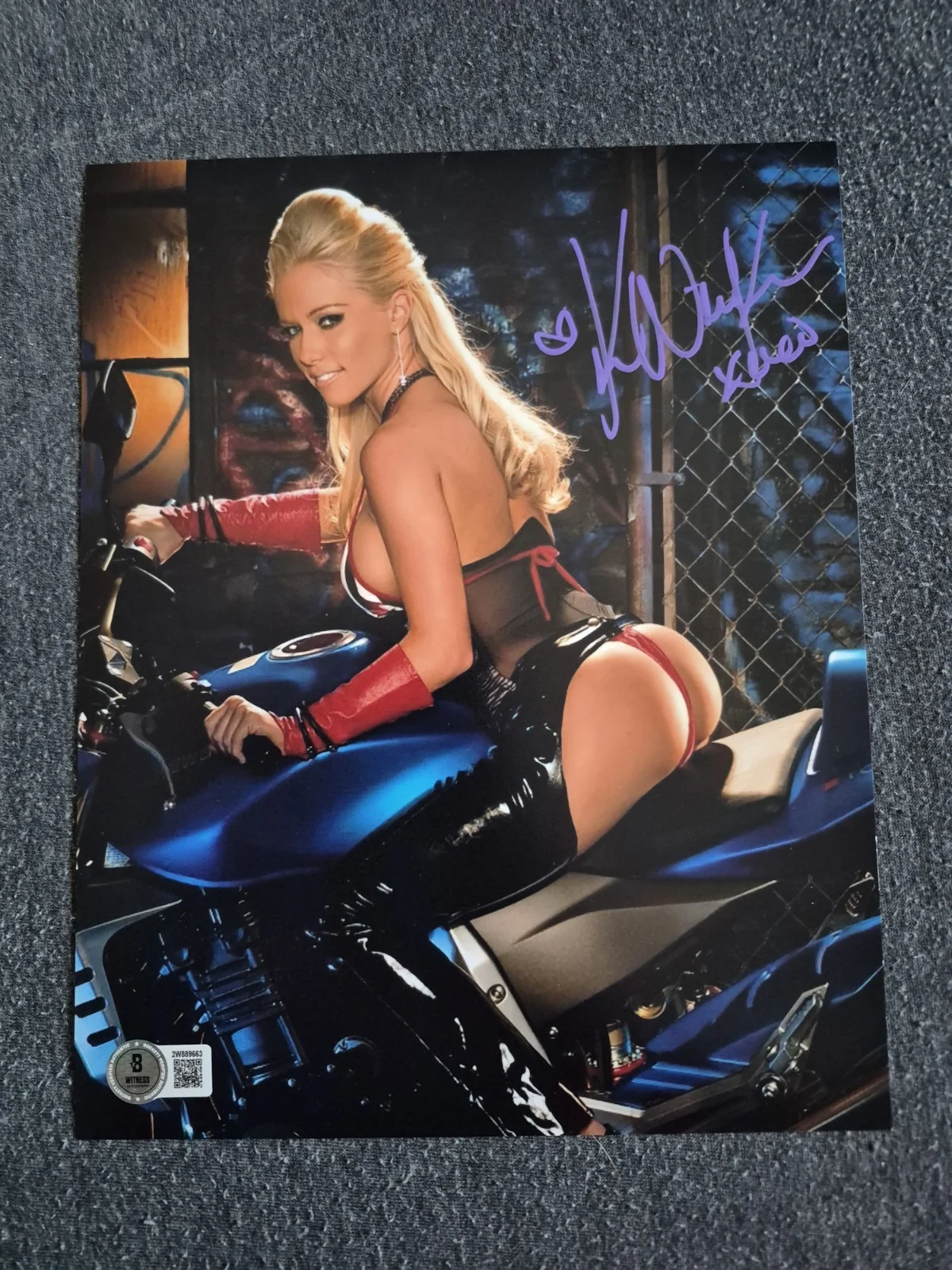 Kendra Wilkinson — Kendra Wilkinson autographed signed 8x10 photo Playboy Beckett COA