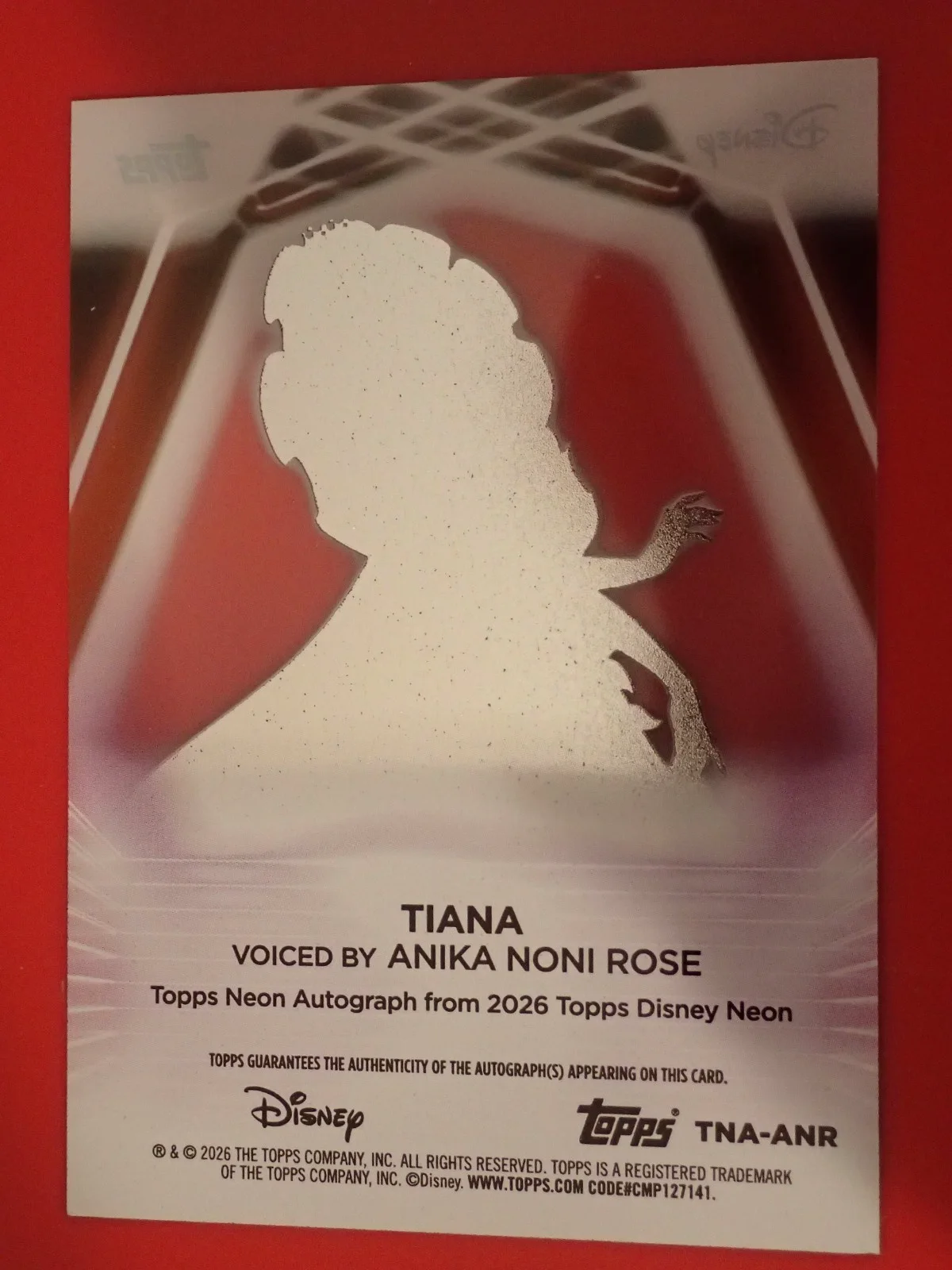 Anika Nuni Rose — Topps Disney Neon Auto Tiana Voice Anika Nuni Rose #68/99, изображение 3