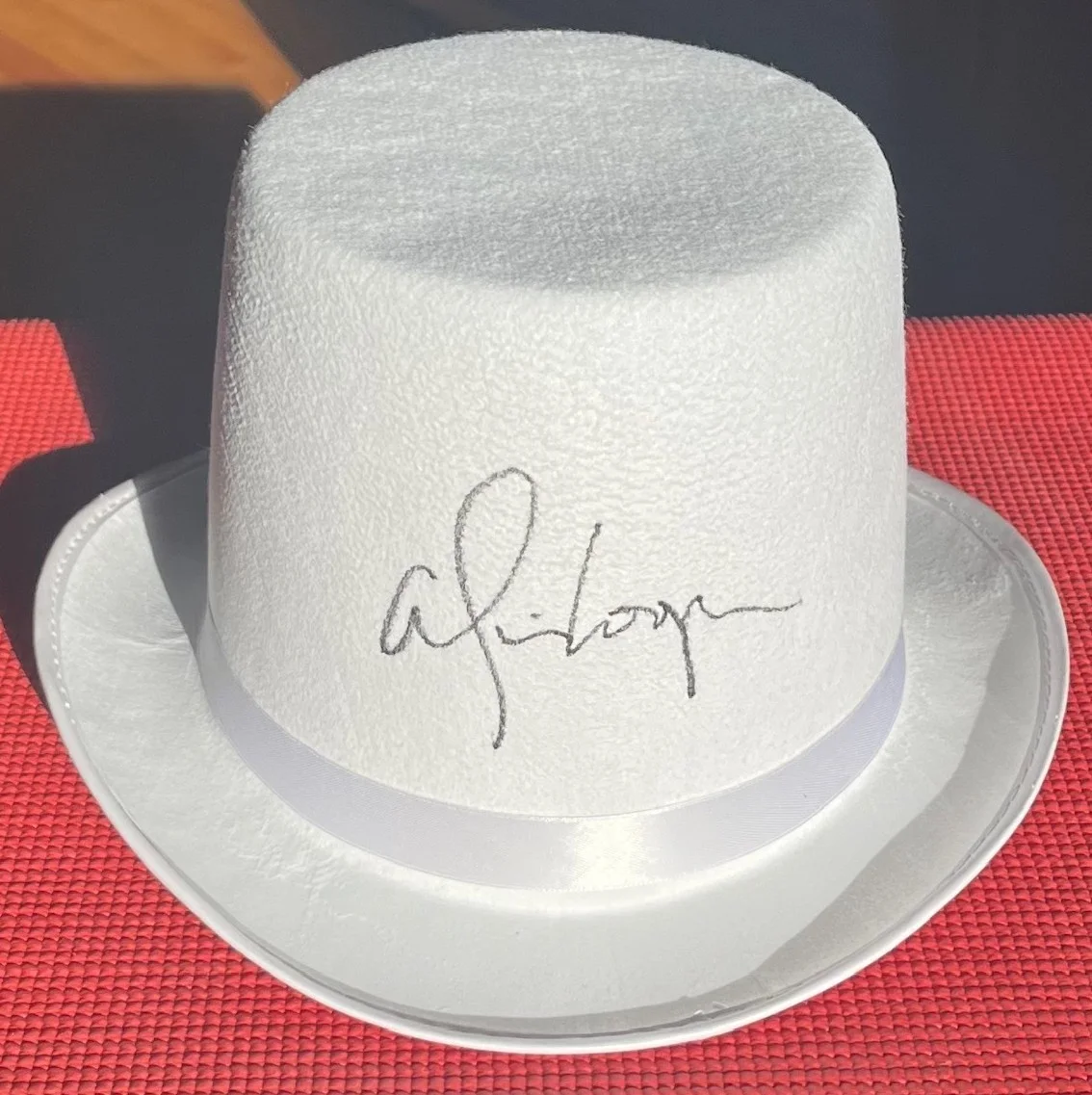 BECKETT signed FULL SIZED WHITE TOP HAT autographed by ALICE COOPER, image 4