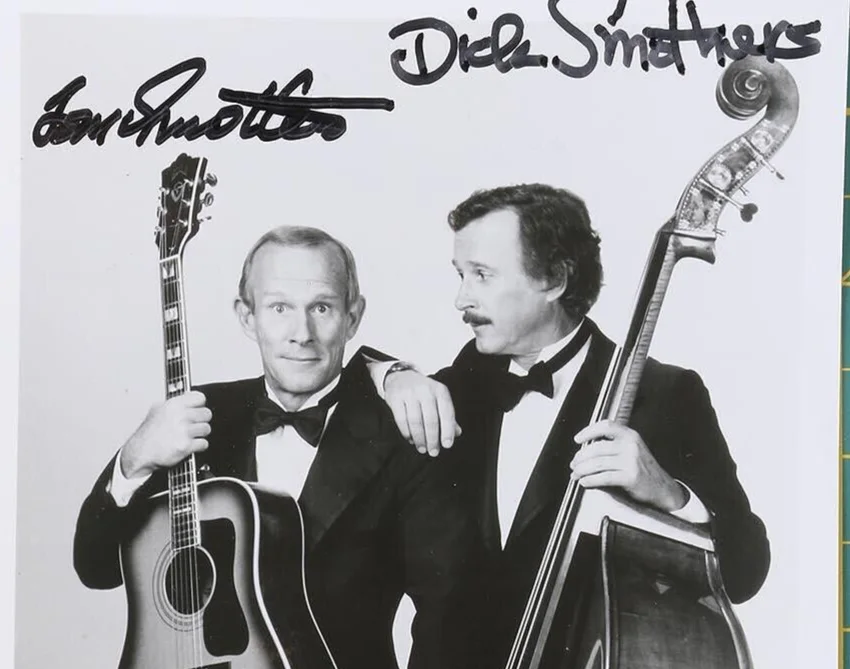 Smother brothers — SMOTHERS BROTHERS TOM & DICK SIGNED 5X7 PHOTO LEGENDARY COMEDY DUO MUSICIANS BAS, image 2