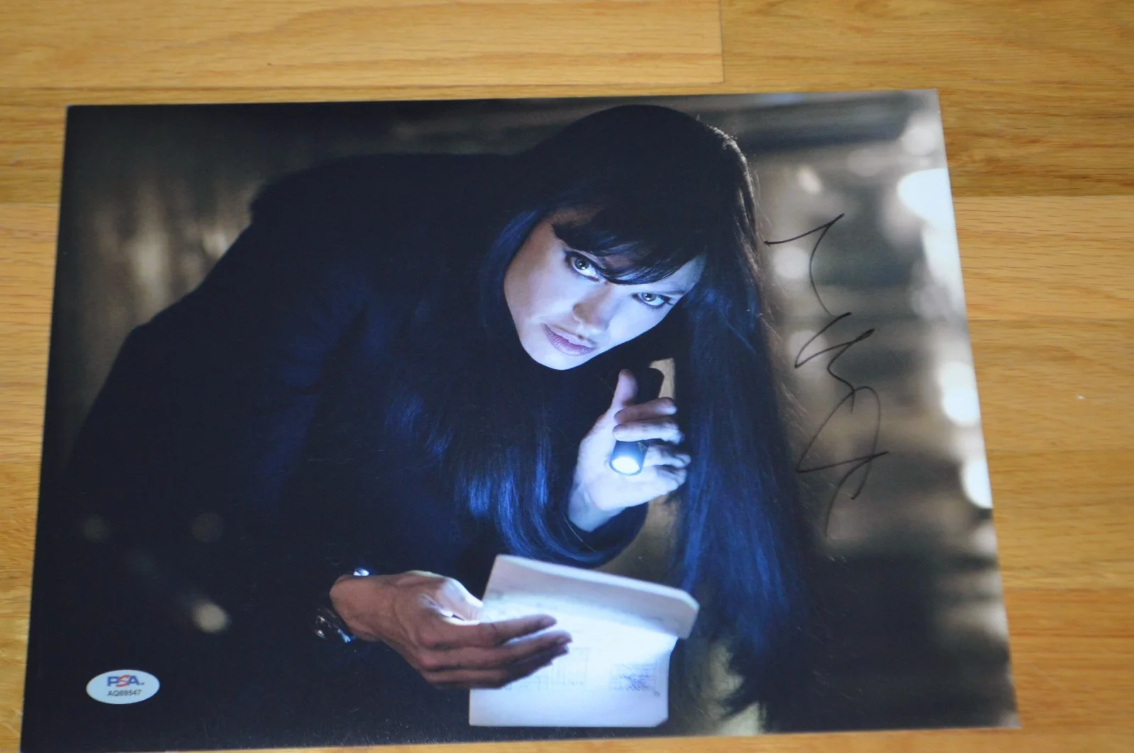 Angelina Jolie — Angelina Jolie Autographed 11x14 Color Photo with PSA Hologram, изображение 4