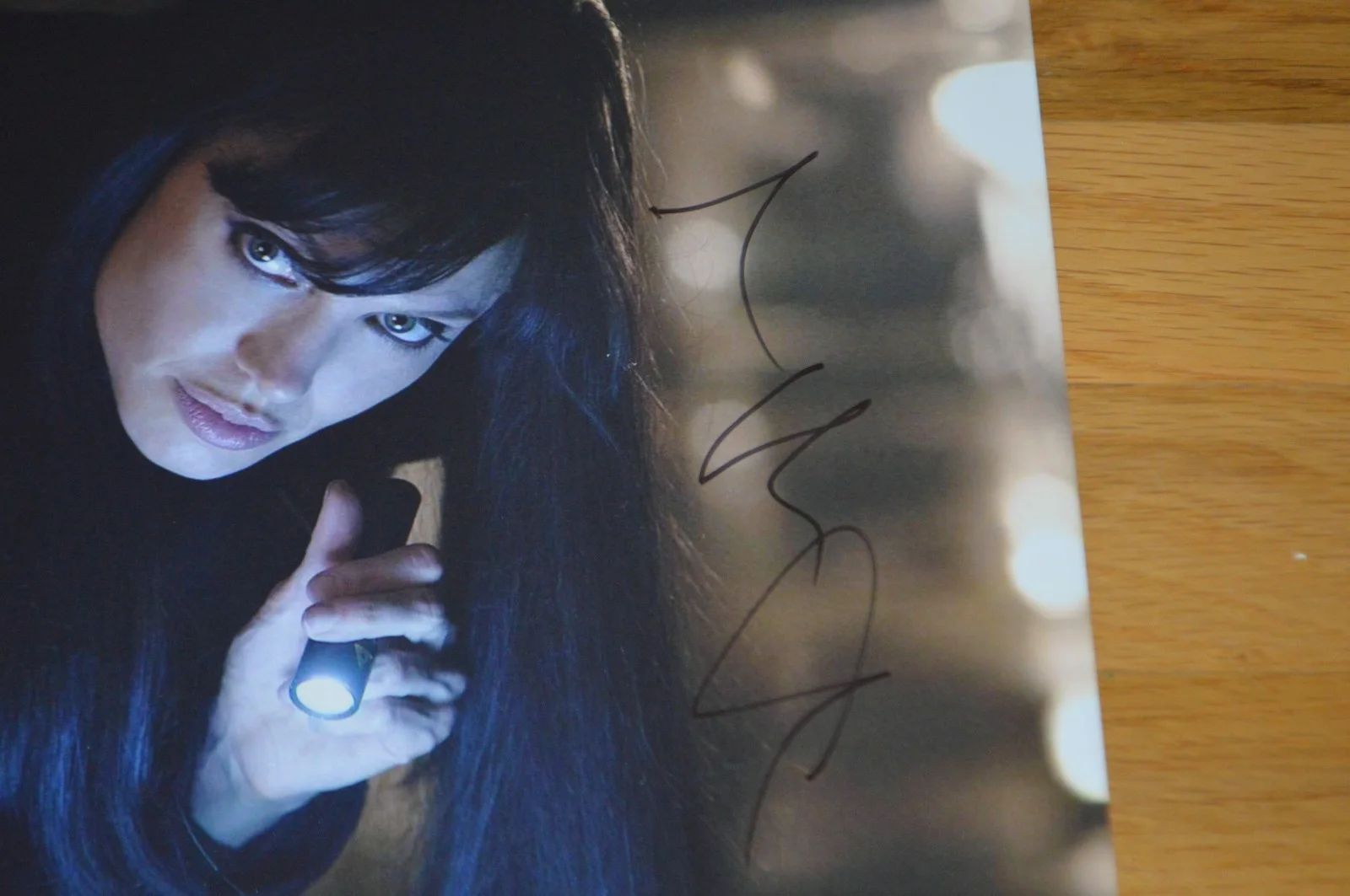 Angelina Jolie — Angelina Jolie Autographed 11x14 Color Photo with PSA Hologram, изображение 5