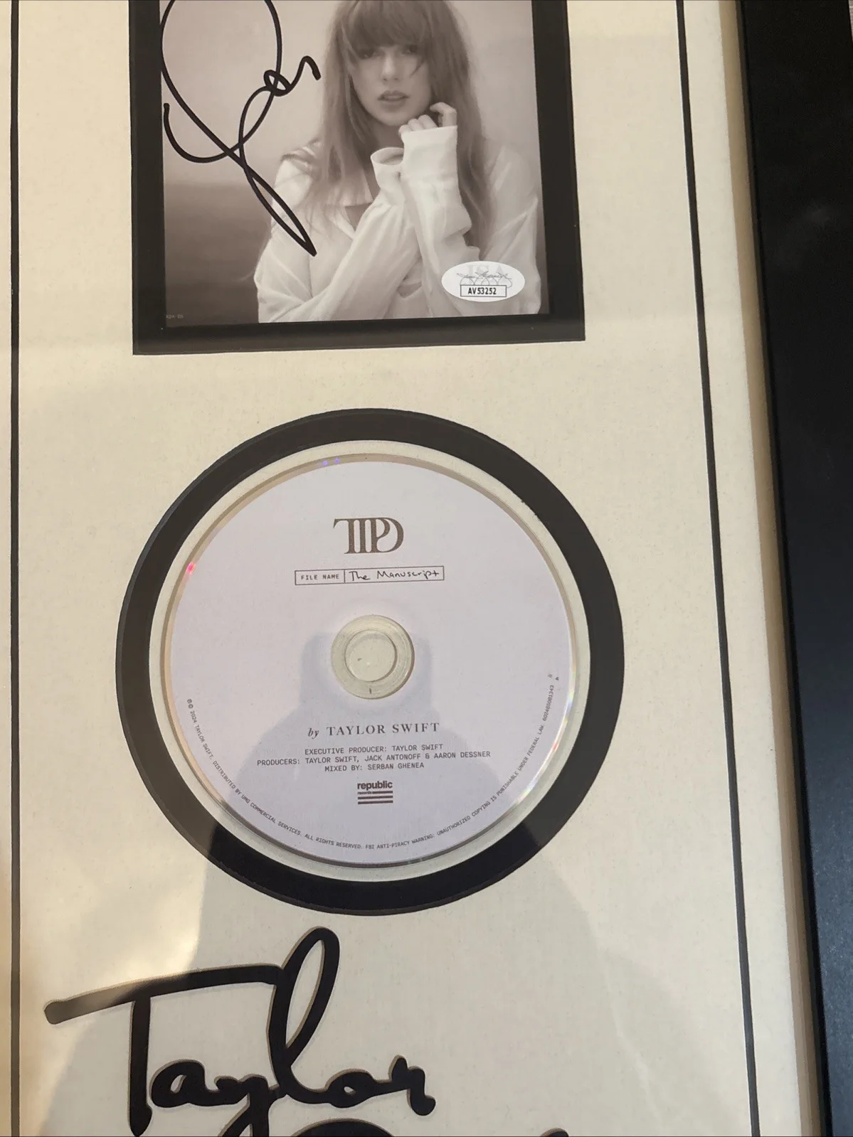 Taylor Swift AUTO AU Framed TTPD The Tortured Poets Department CD Insert JSA COA, изображение 4