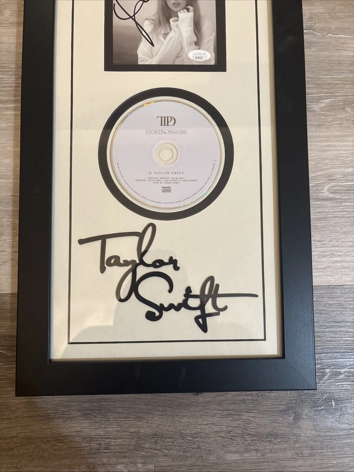 Taylor Swift AUTO AU Framed TTPD The Tortured Poets Department CD Insert JSA COA, изображение 5