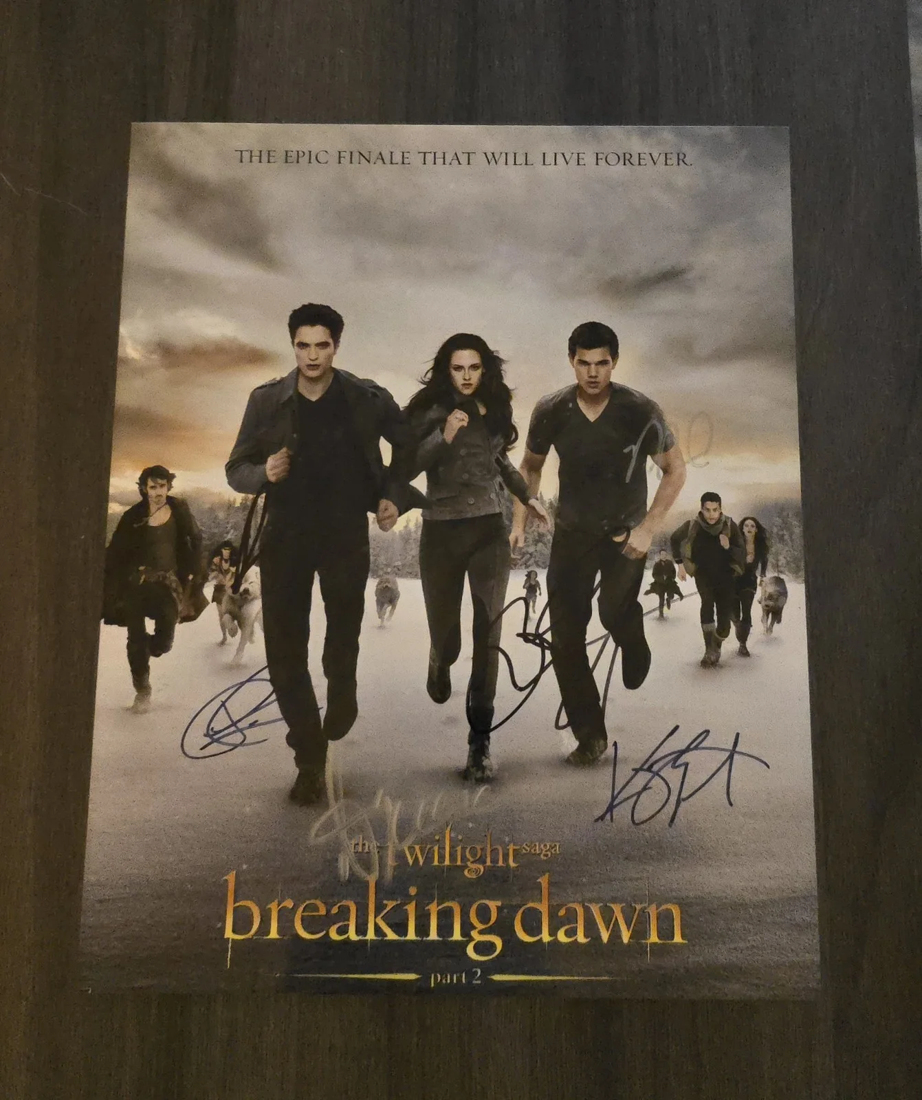 The Twilight Saga Breaking Dawn Cast — Certified Authentic Twilight Saga Breaking Dawn Signed Cast Poster 8x10, image 2