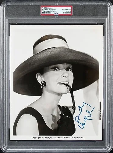 Audrey Hepburn — Audrey Hepburn Breakfast At Tiffany's Authentic Signed 8x10 Photo PSA Slabbed, изображение 3