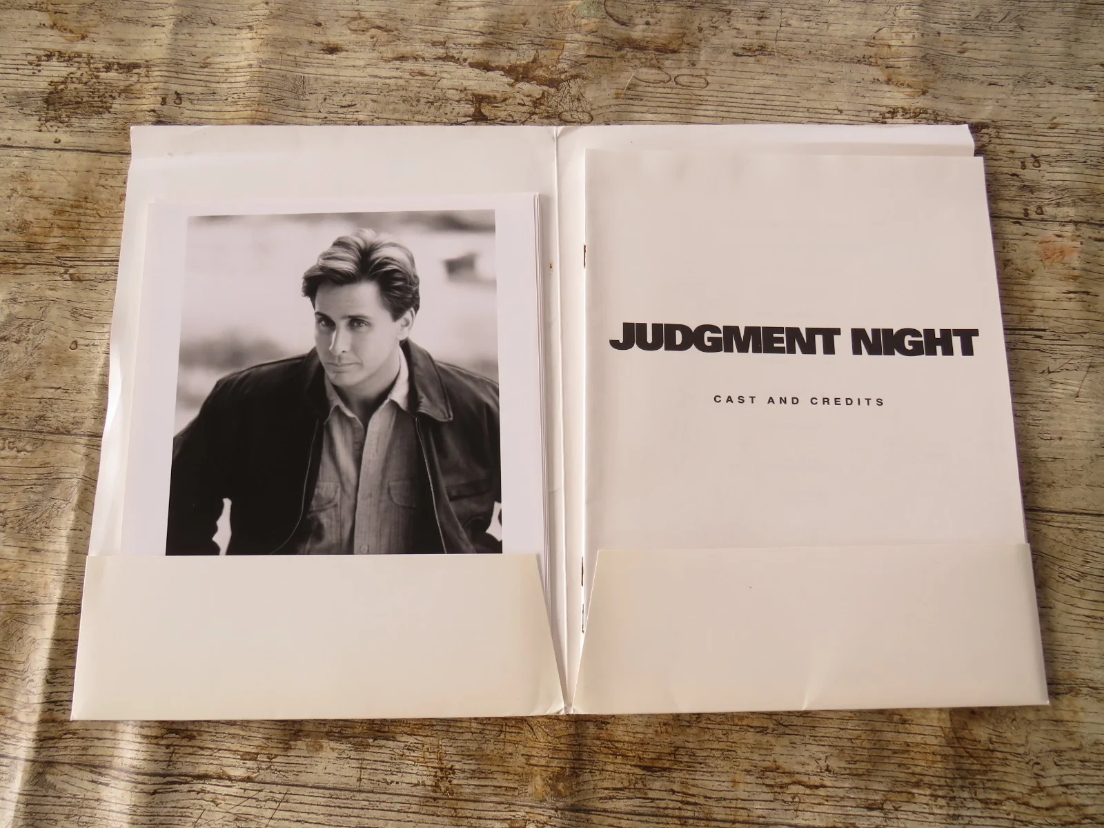 JUDGMENT NIGHT ORIGINAL 1993 CINEMA FILM PRESS KIT Emilio Estevez 8 PHOTOS, image 2