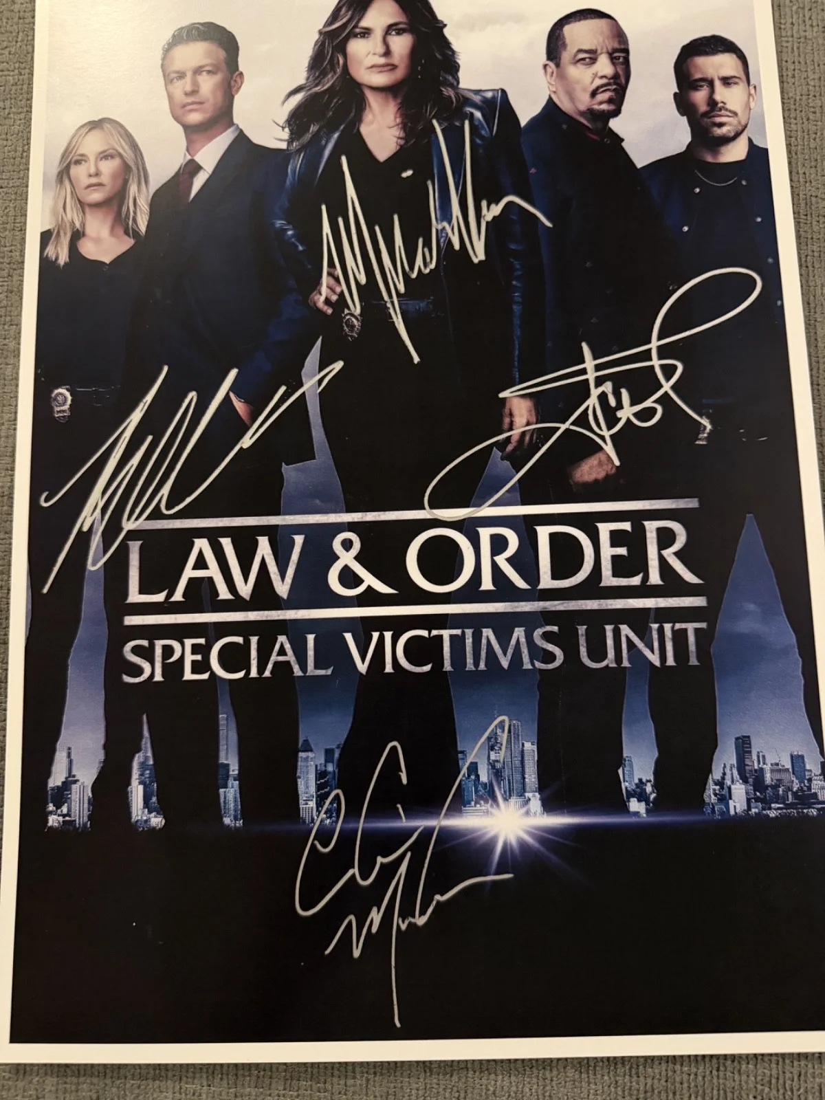 Mariska Hargitay, Christopher Meloni, Ice-T, Peter Scanavino — Law & Order SVU Hand Signed Poster – Hargitay, Meloni, Ice-T, Scanavino w/ COA, изображение 2