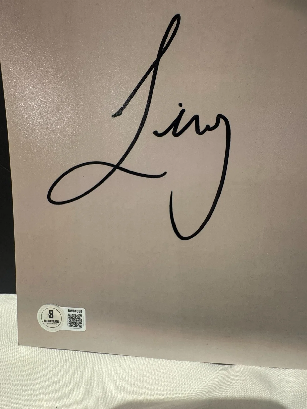 OLIVIA LIVVY DUNNE SIGNED 11X14 MAXIM PHOTO AUTO BEAUTIFUL BECKETT BAS COA, изображение 2