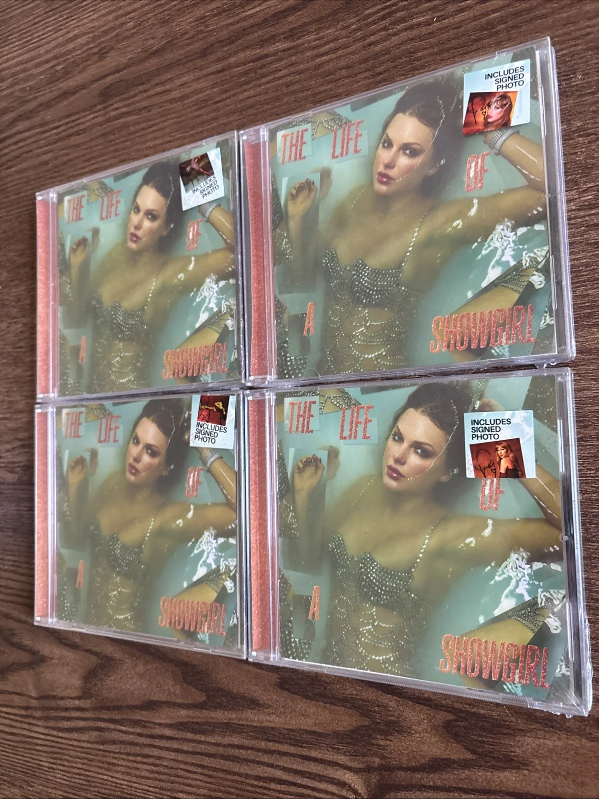 Taylor Swift The Life of a Showgirl CD Hand Signed Photos Complete Set, изображение 5