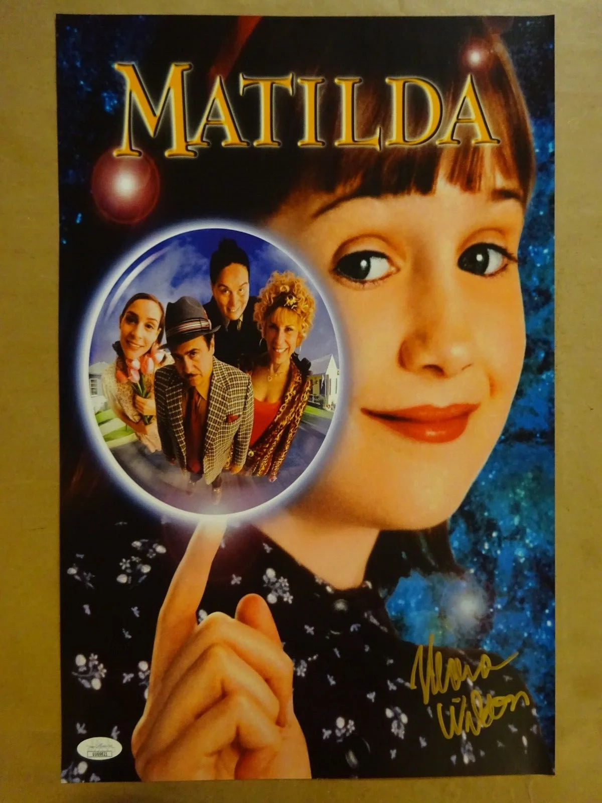 Mara Wilson — Signed Mara Wilson Autographed Matilda 11"x17" Photo JSA COA, изображение 2