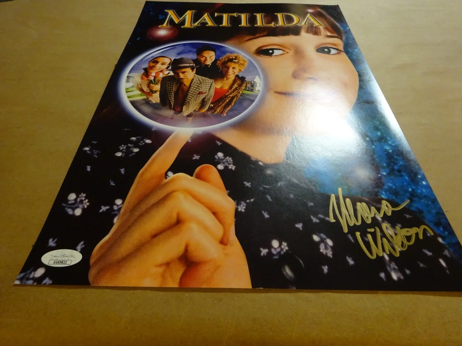 Mara Wilson — Signed Mara Wilson Autographed Matilda 11"x17" Photo JSA COA, изображение 3