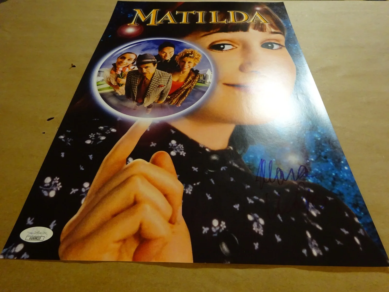 Mara Wilson — Signed Mara Wilson Autographed Matilda 11"x17" Photo JSA COA, image 3