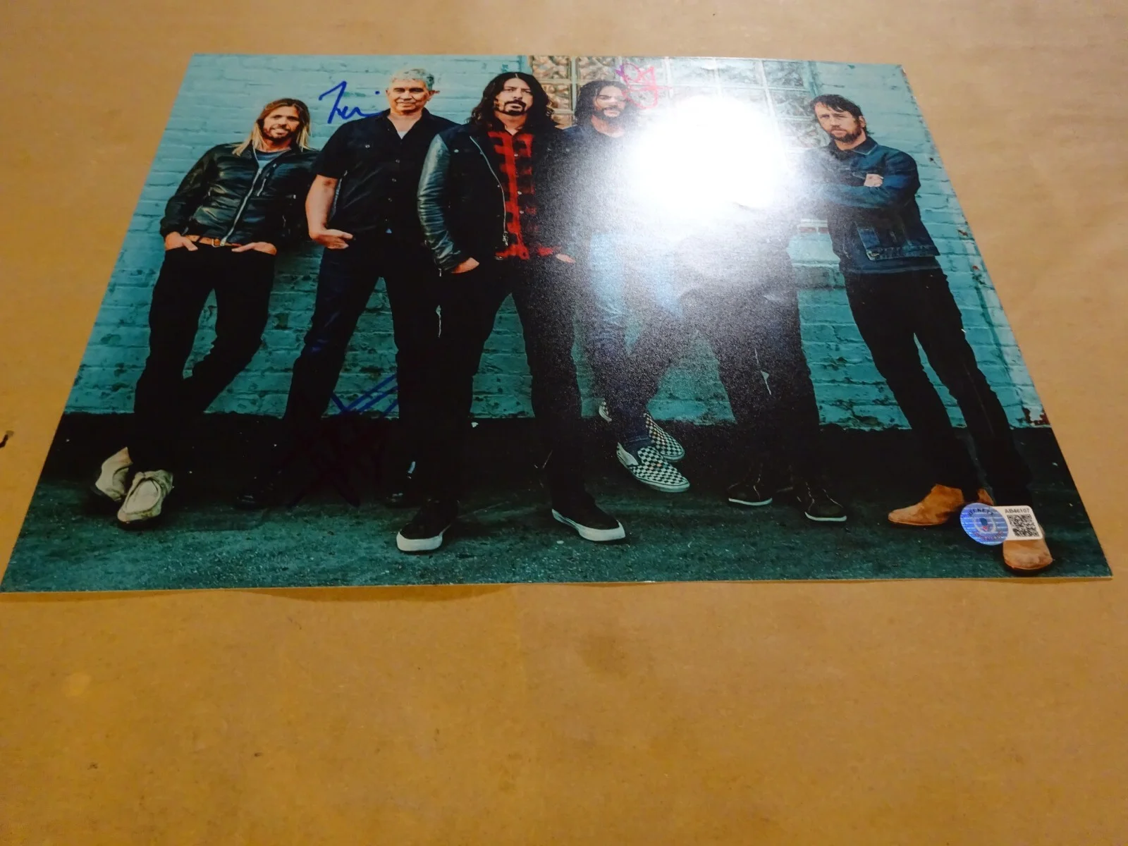 Autographed Foo Fighters 11x14 Photo Signed By 4 Beckett COA LOA Taylor Hawkins, image 3