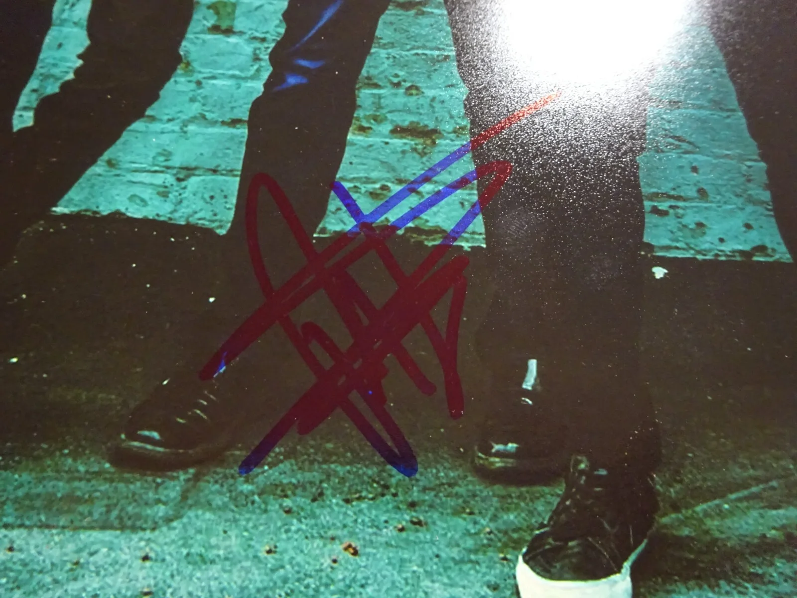 Autographed Foo Fighters 11x14 Photo Signed By 4 Beckett COA LOA Taylor Hawkins, image 5