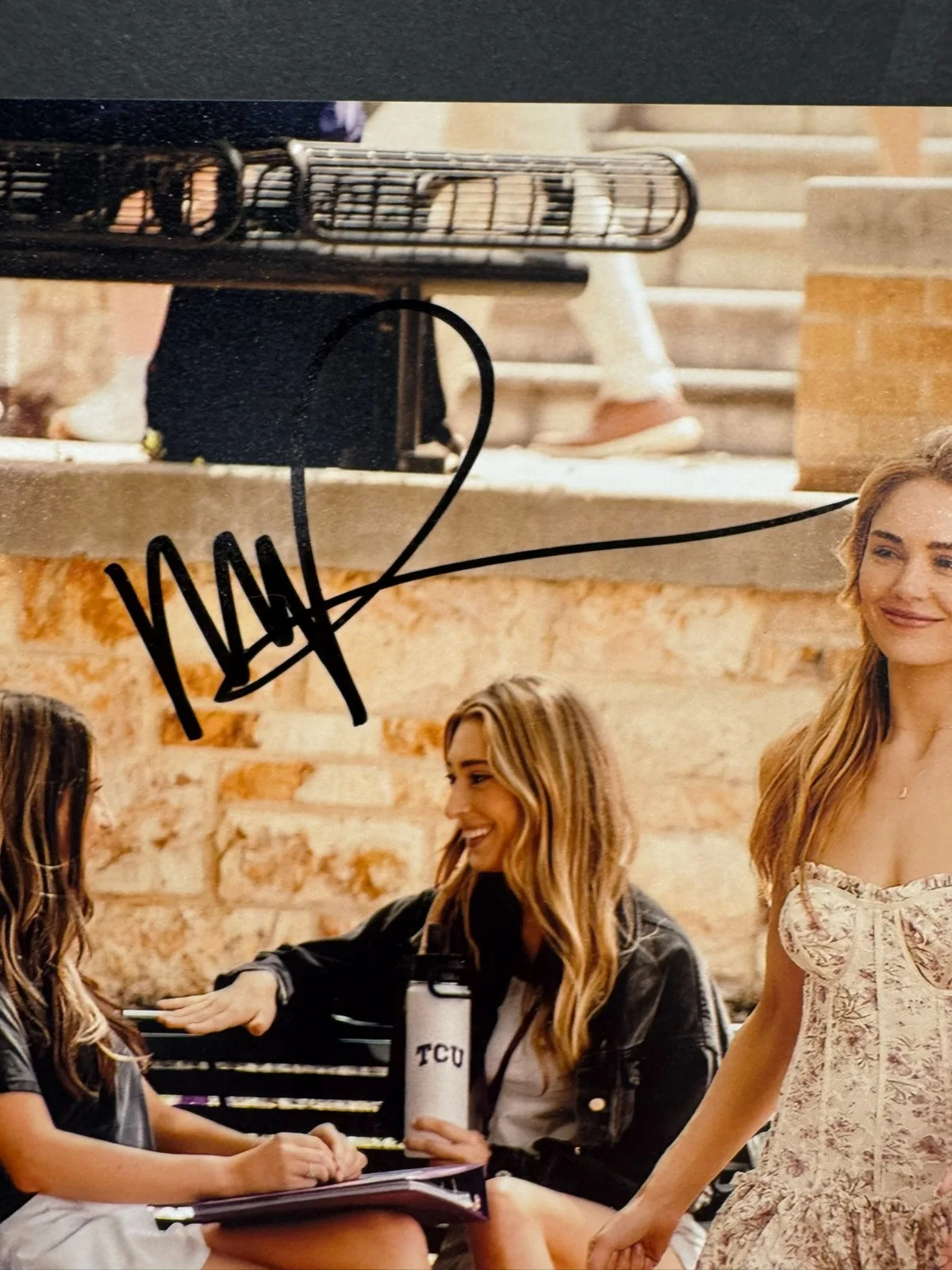 MICHELLE RANDOLPH AND ALI LARTER SIGNED 11X14 LANDMAN PHOTO AUTO BECKETT BAS COA, изображение 2