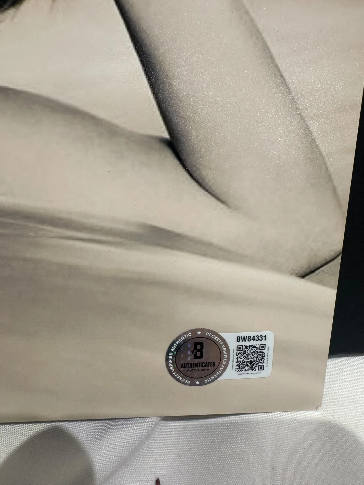 EMILY BLUNT SIGNED 11X14 PHOTO AUTO BEAUTIFUL SEXY BECKETT BAS COA, изображение 3