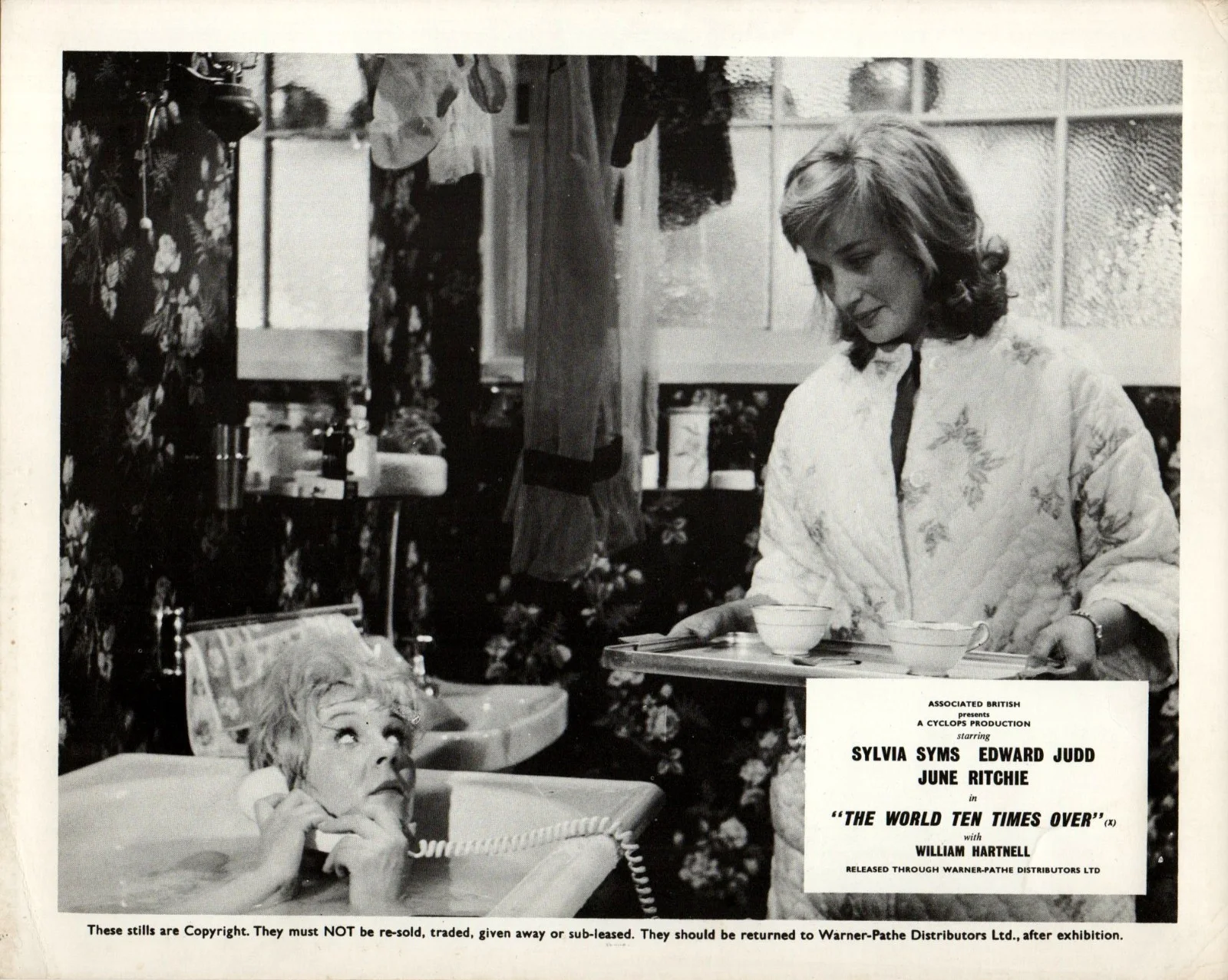 WORLD TEN TIMES OVER 1963 Sylvia Syms Edward Judd June Ritchie UK 10x8 LOBBY SET, изображение 3