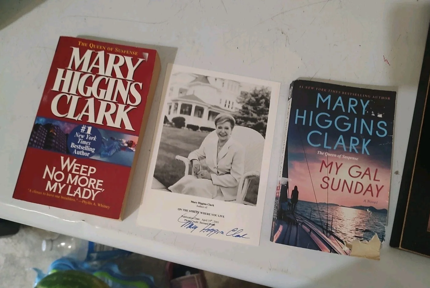 Mary Higgins Clark — Lot Of Three Mary Higgins Clark Author signed photo And 2 Vintage Paperbacks, изображение 3