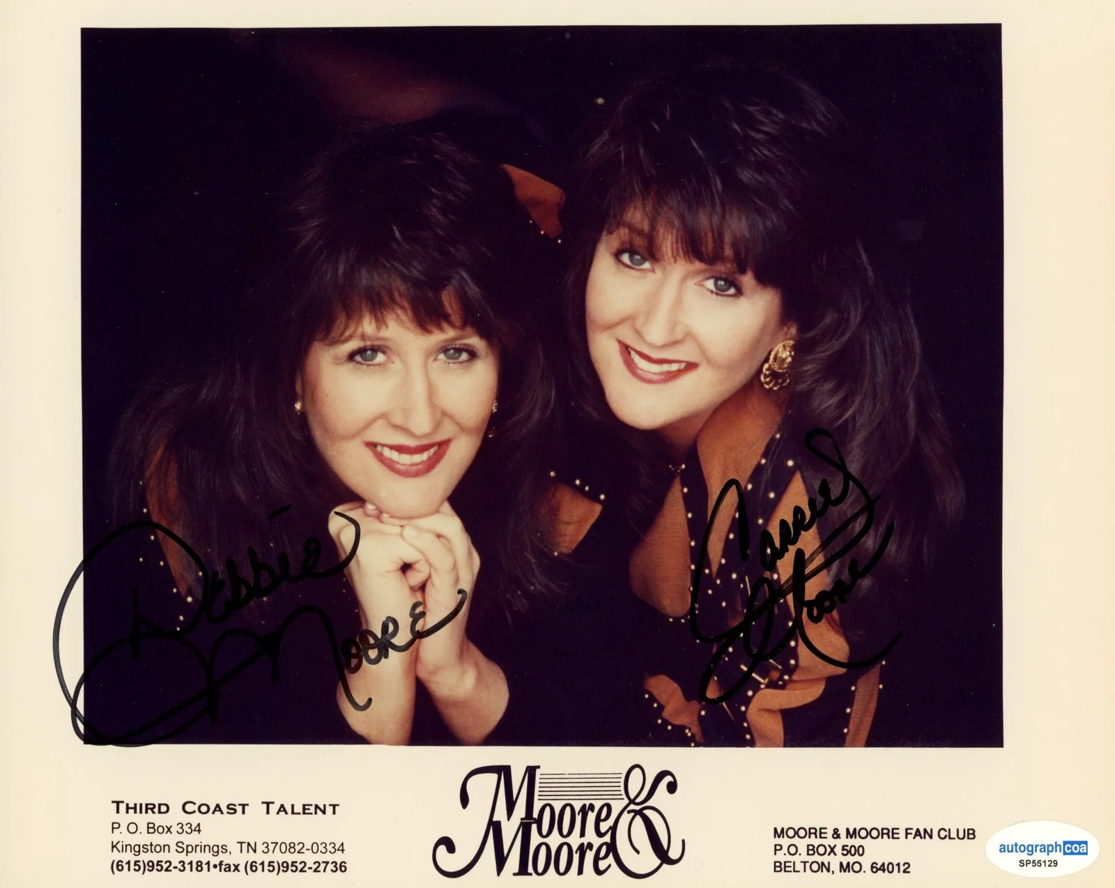 Carrie Moore, Debbie Moore — Carrie & Debbie Moore "Moore & Moore" AUTOGRAPHS Signed 8x10 Photo ACOA, изображение 2