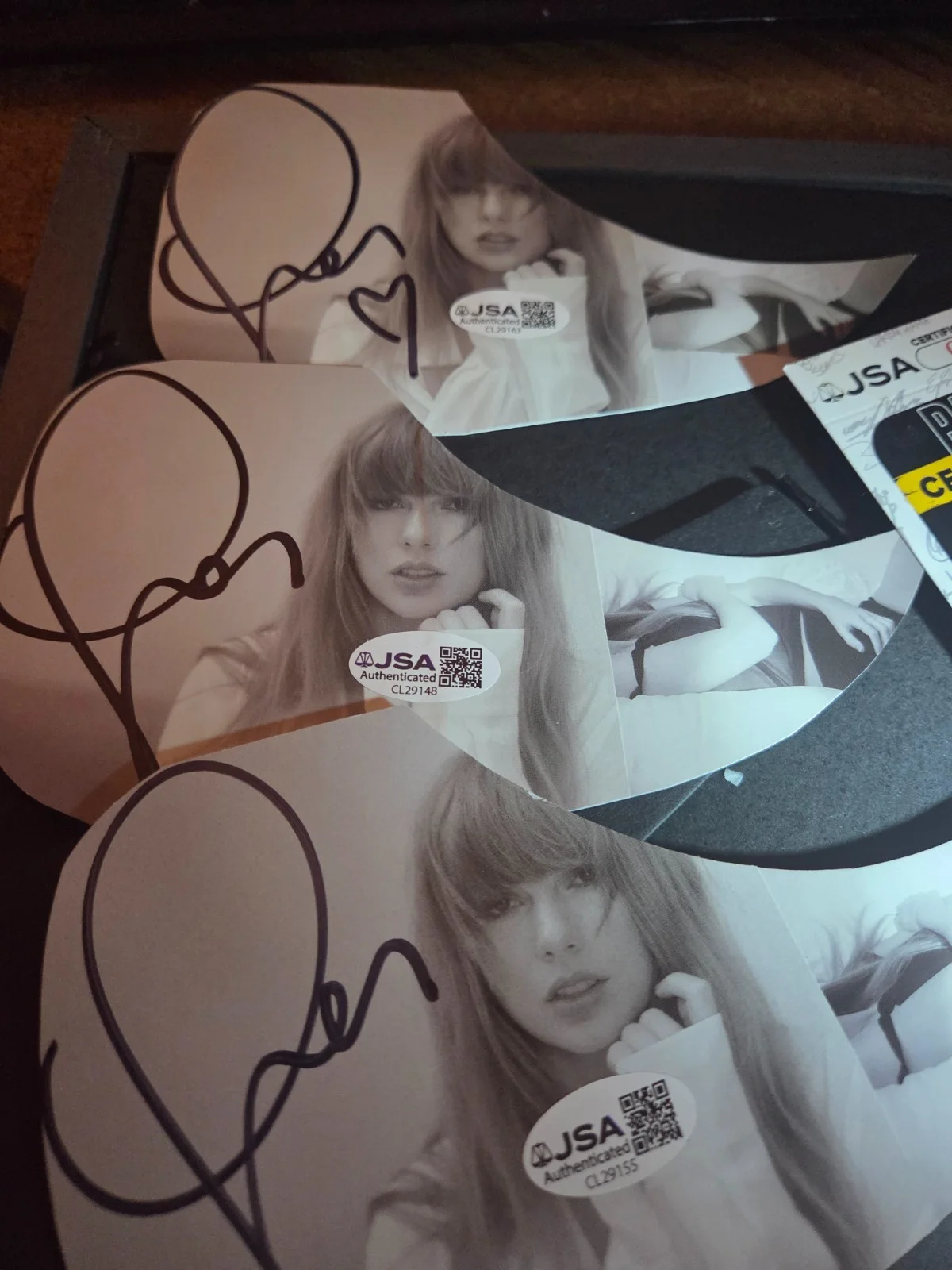 lot (3) TAYLOR SWIFT signed GUITAR PICK GUARD acoustic JSA coa FREE SHIPPING, image 2