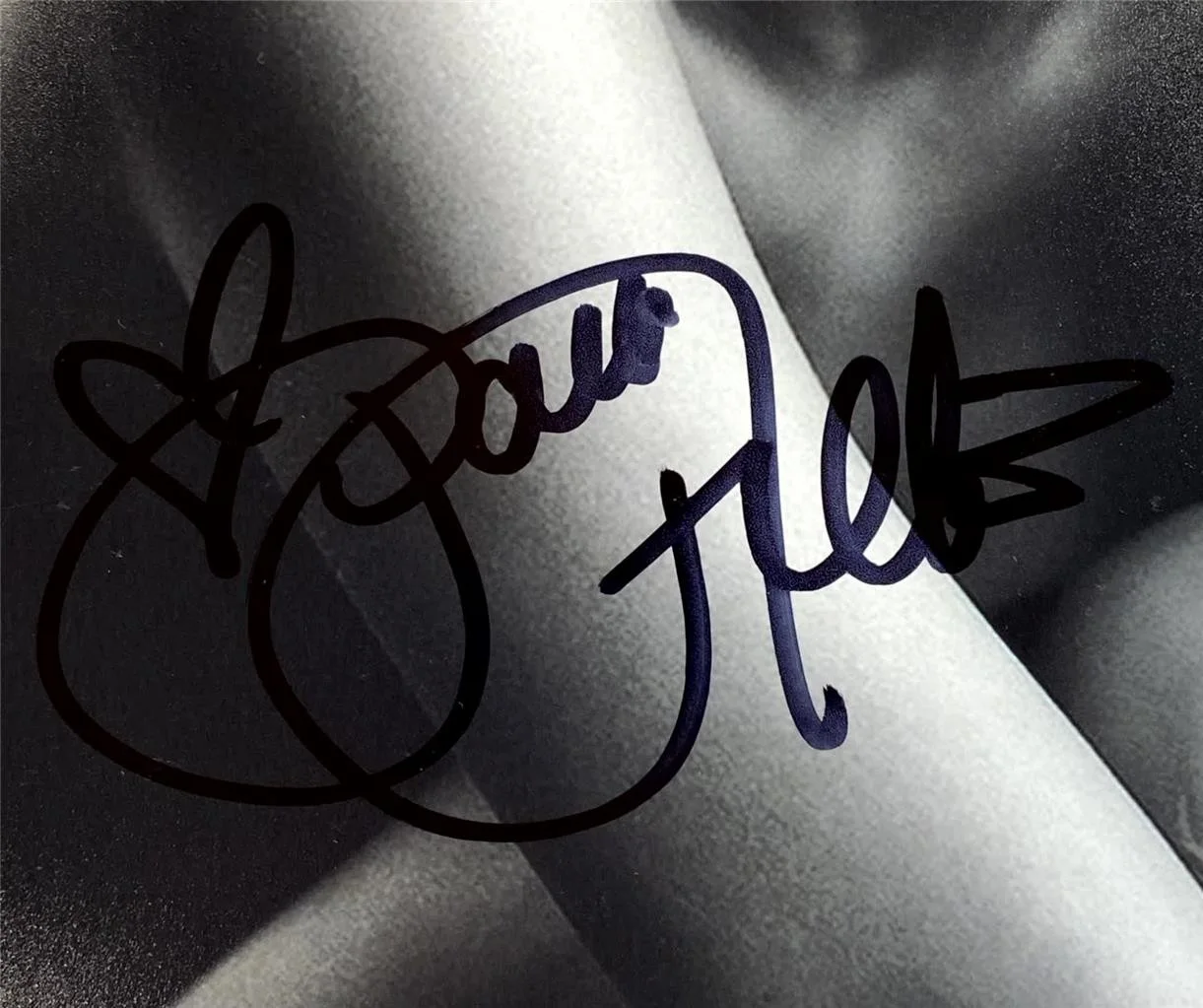 Paris Hilton — Paris Hilton signed 11x14 photo Model autograph ~ Beckett BAS, image 2