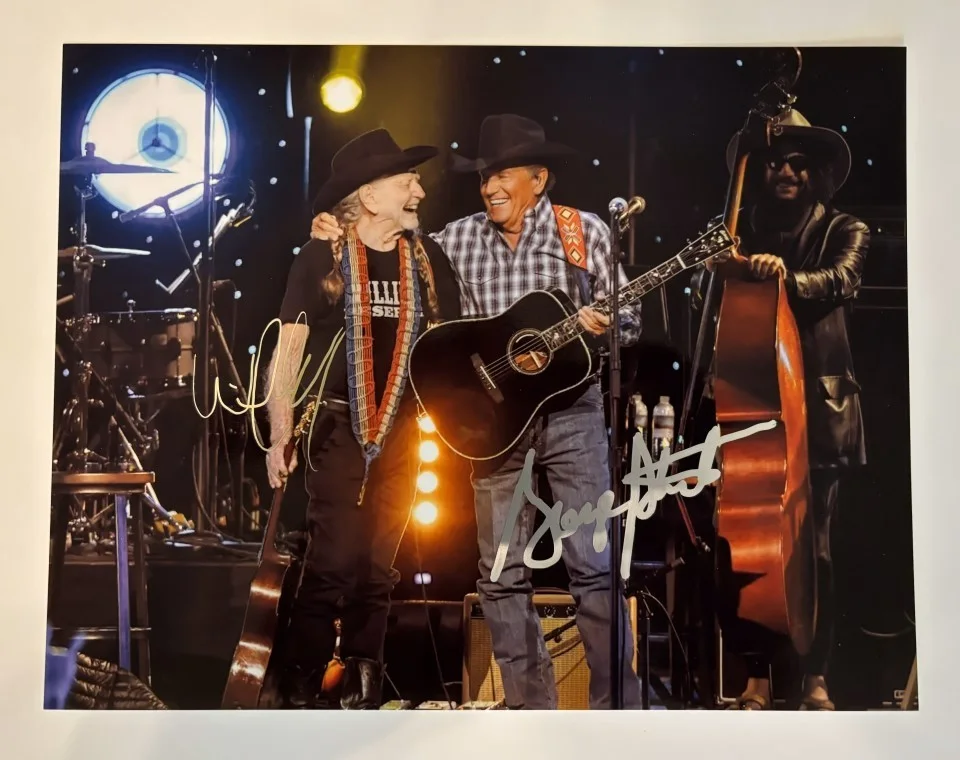 WILLIE NELSON - GEORGE STRAIT DOUBLE AUTOGRAPHED 8 1/2 X 11 COLOR PHOTO / COA, изображение 2