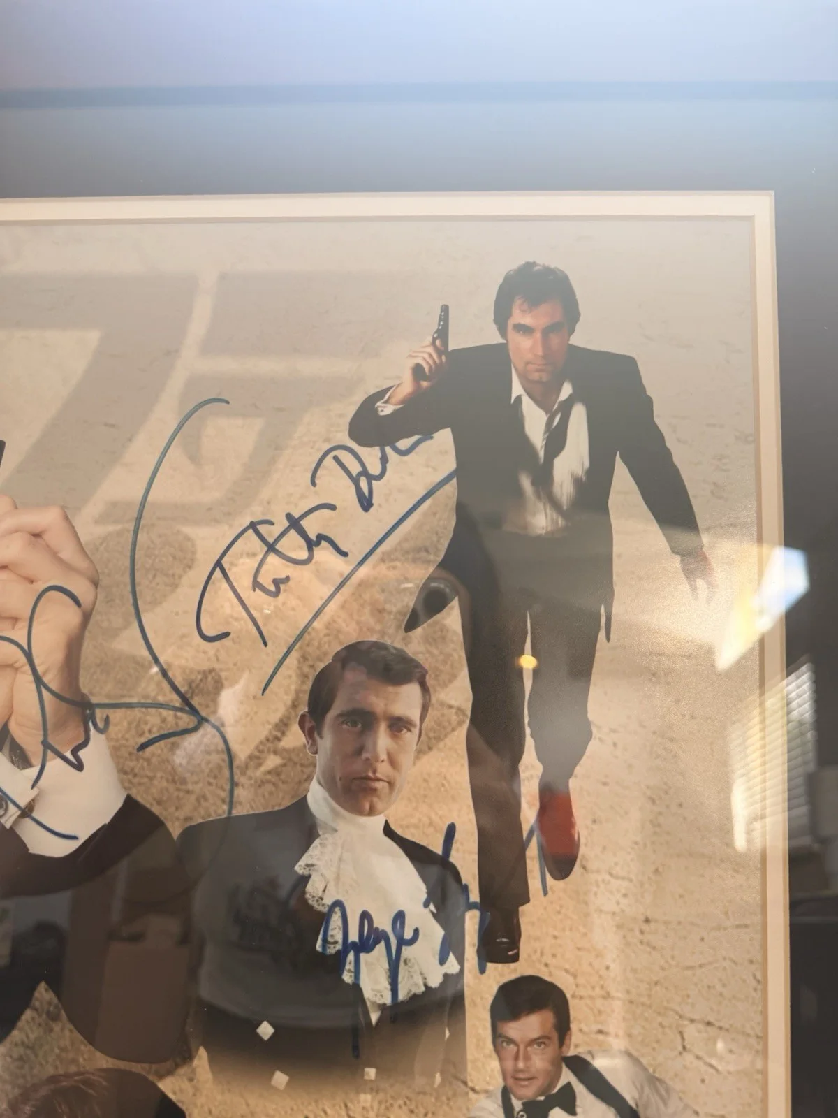 Sean Connery, George Lazenby, Roger Moore, Timothy Dalton, Pierce — James Bond 007 Multi-Signed Framed Photo COA R&M Real Connery Lazenby Moore, изображение 4