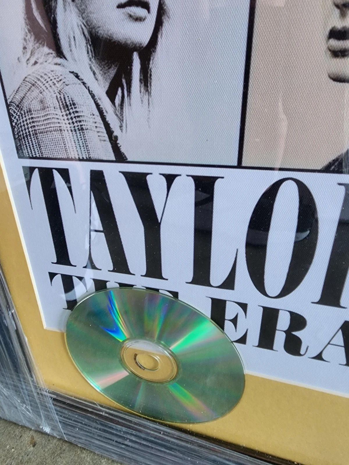 Taylor swift sign cut photo on official poster deluxe framed Coa, image 3