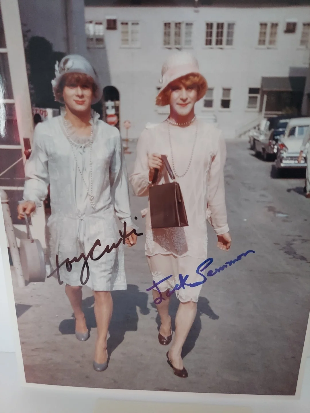 Jack Lemmon & Tony Curtis Duel Autographed Color 8x10 - COA Showbiz Collectibles, изображение 2