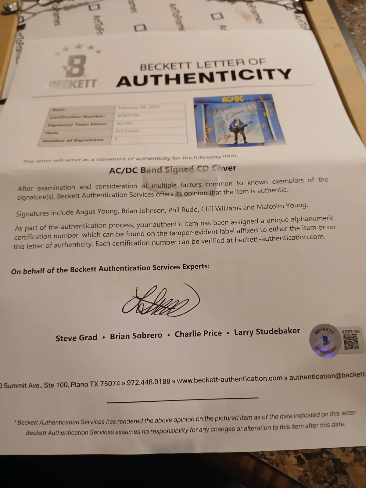 AC/DC SIGNED/AUTOGRAPHED CD COVER BECKETT AUTHENTICATED, image 2