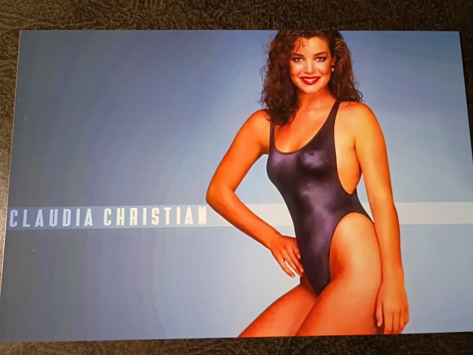 CLAUDIA CHRISTIAN — CLAUDIA CHRISTIAN Hand Signed Autograph Cut With Photo - SEXY BABYLON 5 ACTRESS, image 3