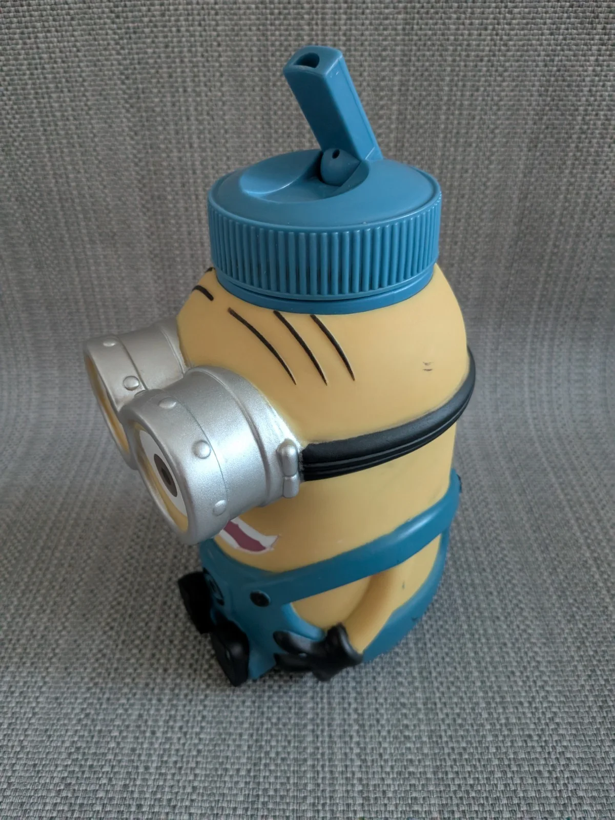 Universal Studios Despicable Me Minion Mayhem Souvenir Sipper Cup Drink Bottle, image 2